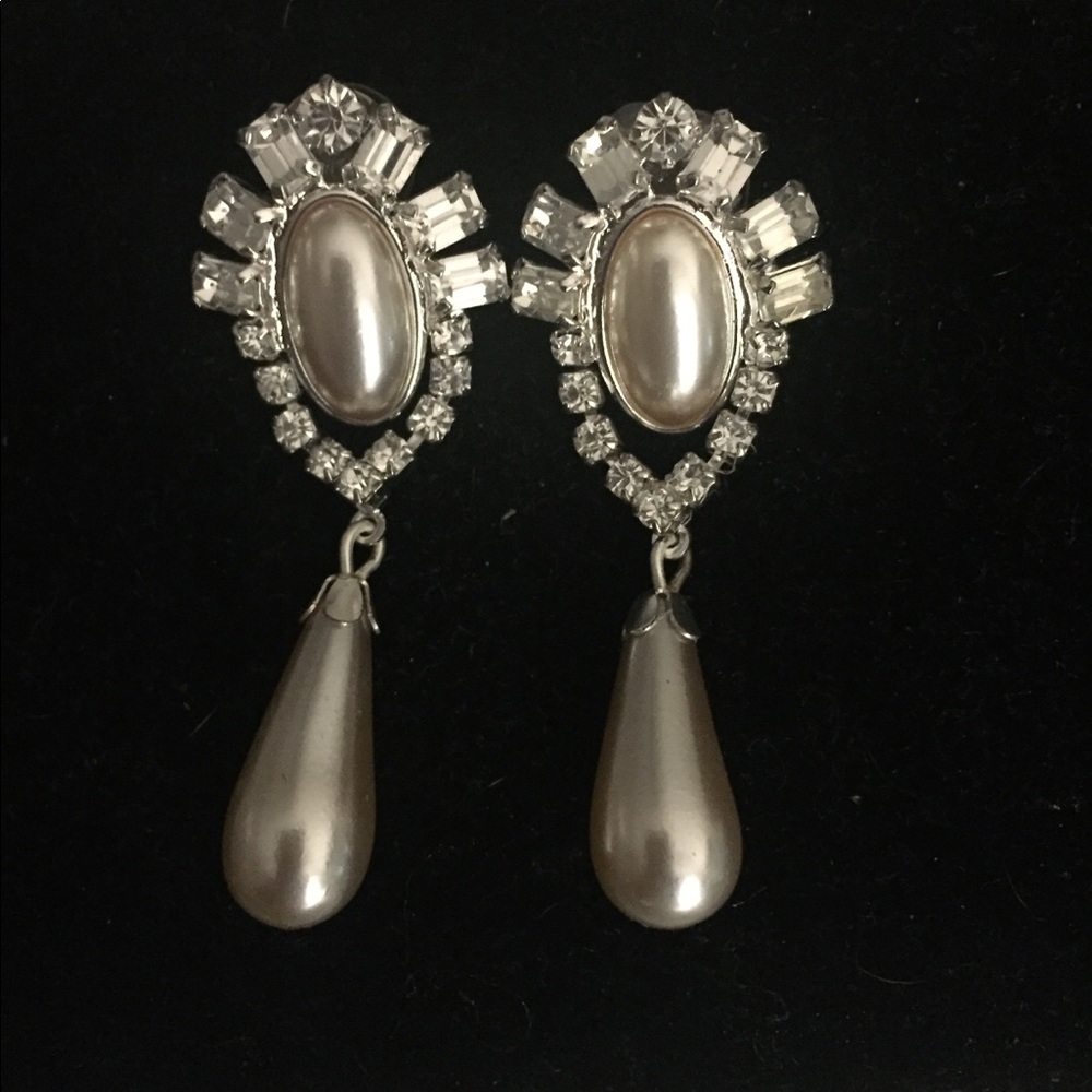 🆕 Handmade blush pearl drop earrings.